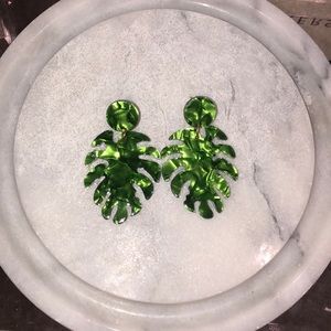 5/$25 Green Iridescent Earrings